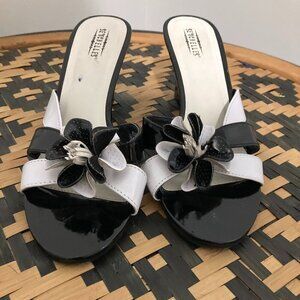 Seychelles Anthropologie Black White Flower Wedge HeelSeychelles Anthropologie W
